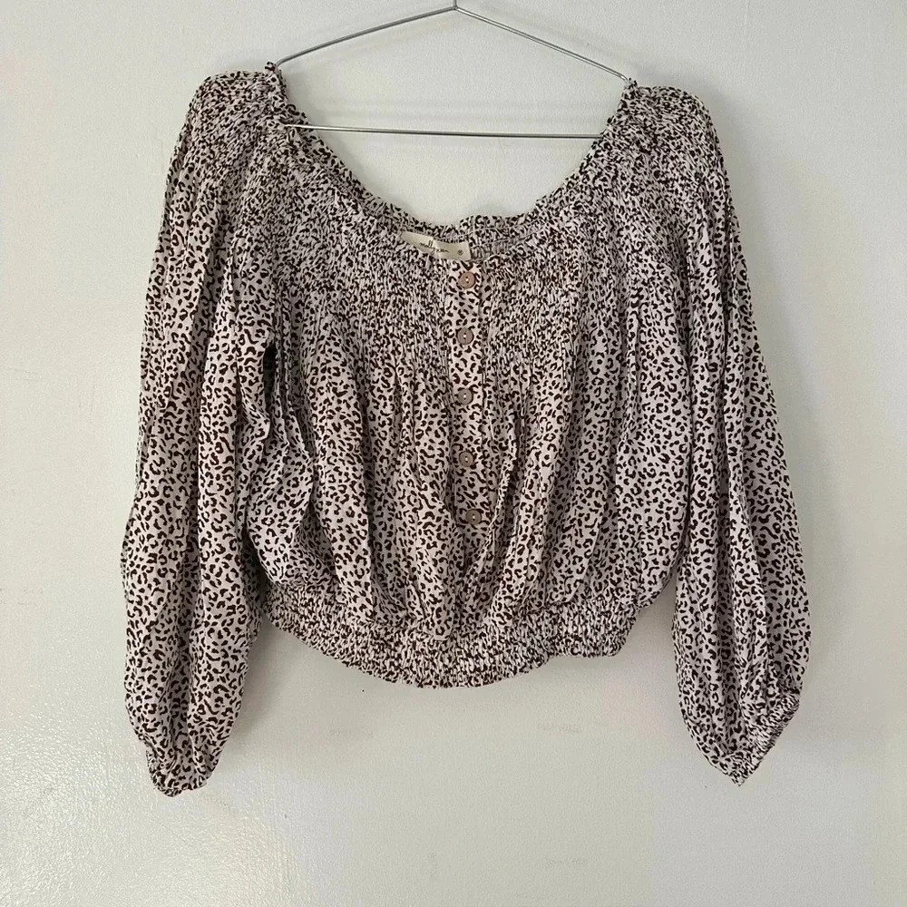 Molly Green animal print of the shoulders long sleeve shirt.